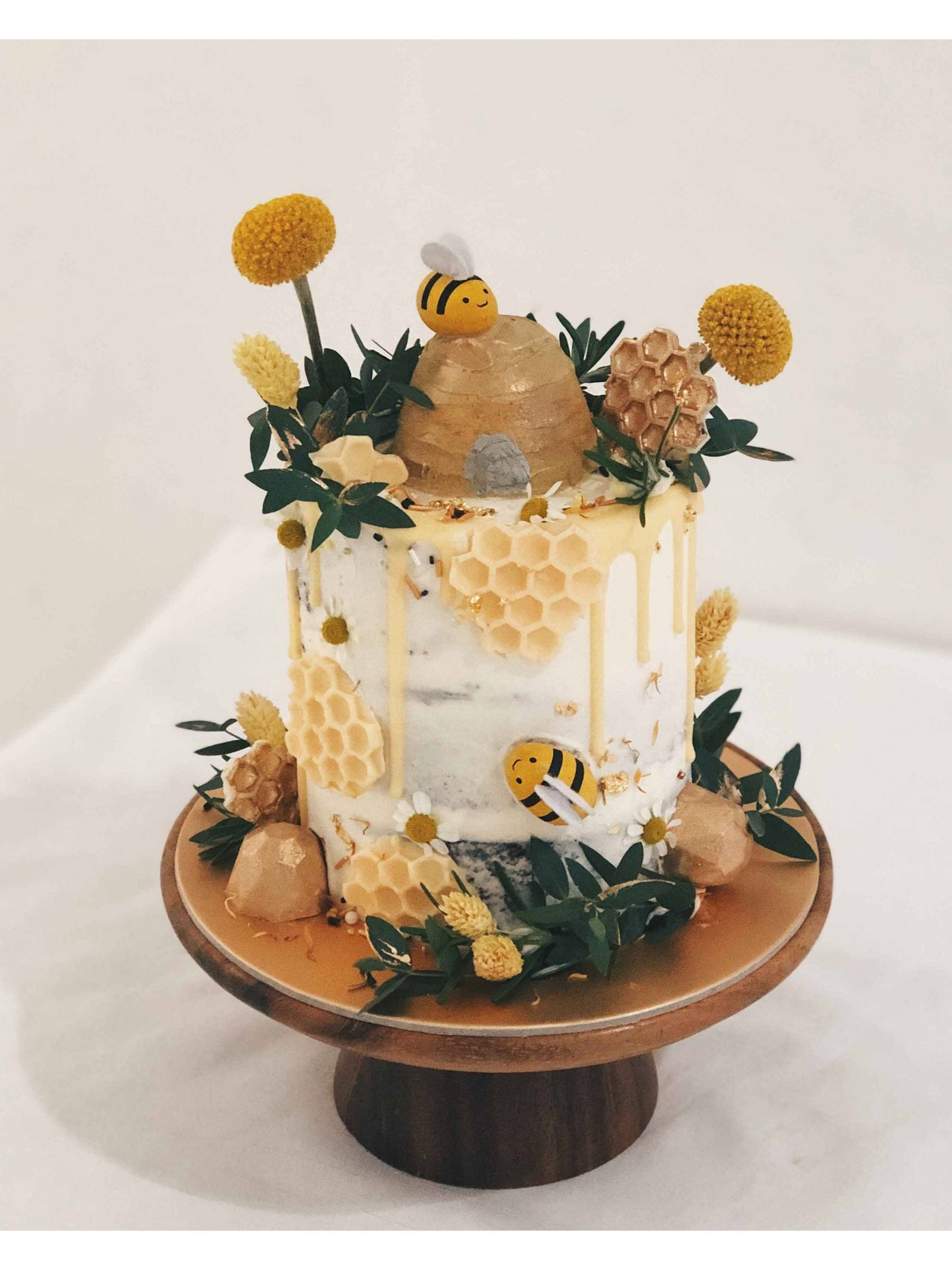 Rustic Bee Cake Singapore | Sarah’s Loft