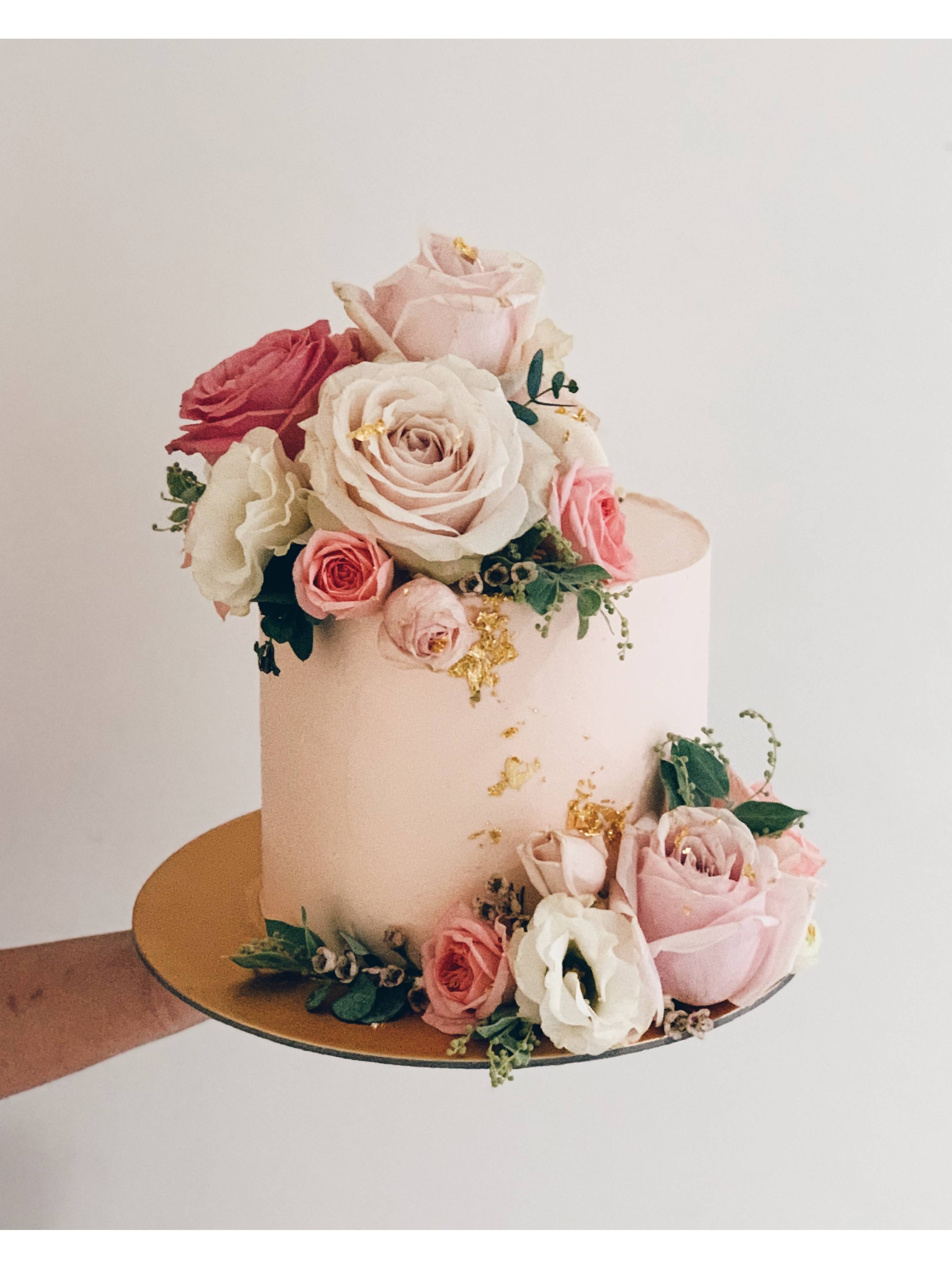 F10. Shades of Pink Floral Cake