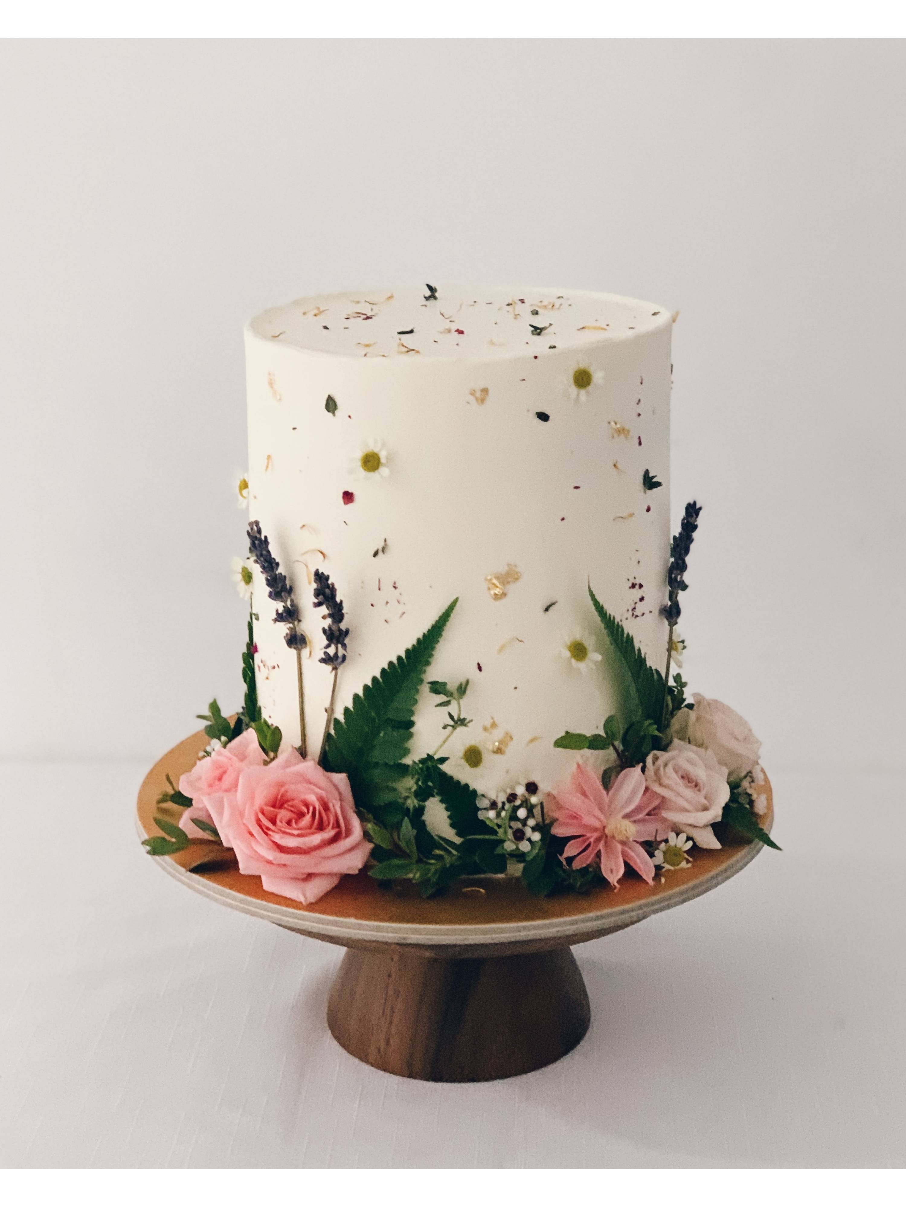 F17. Garden Floral Cake