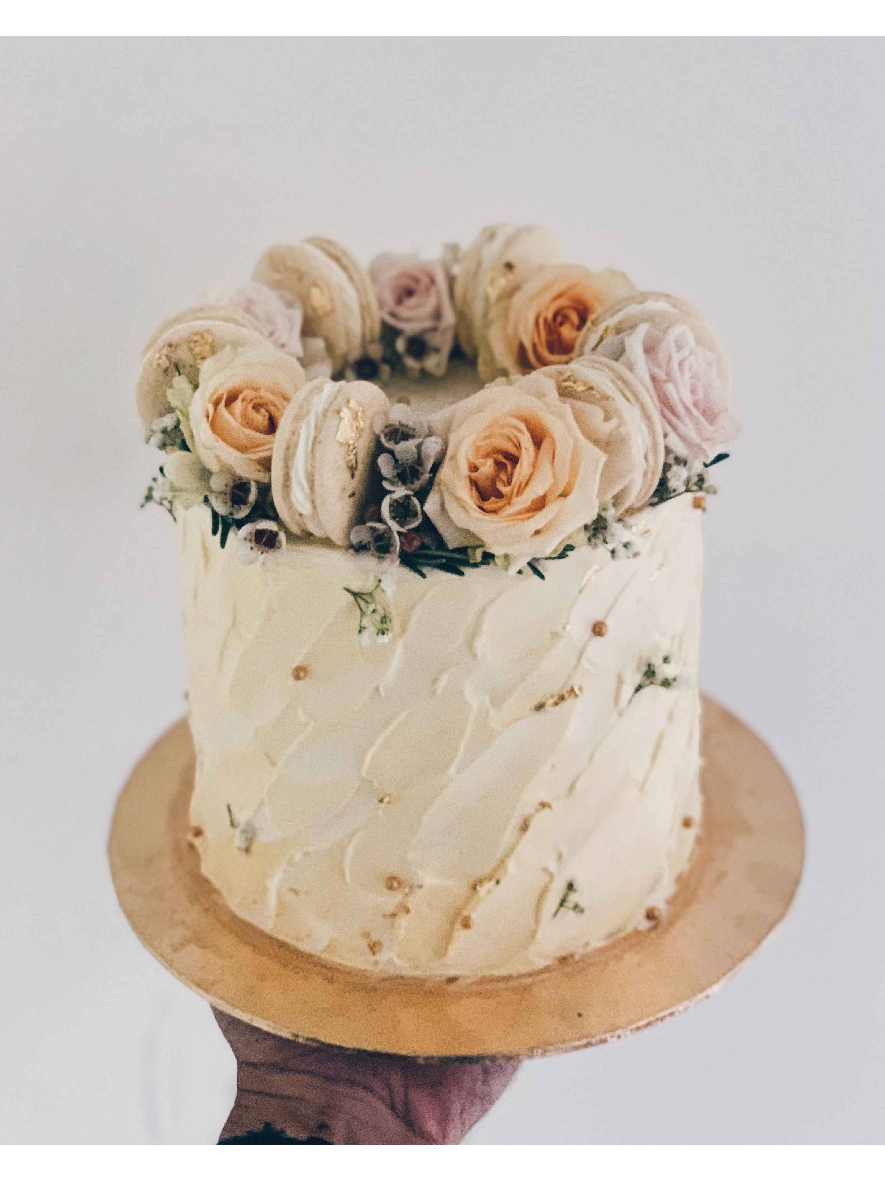 F11. Blush Floral Wreath Cake