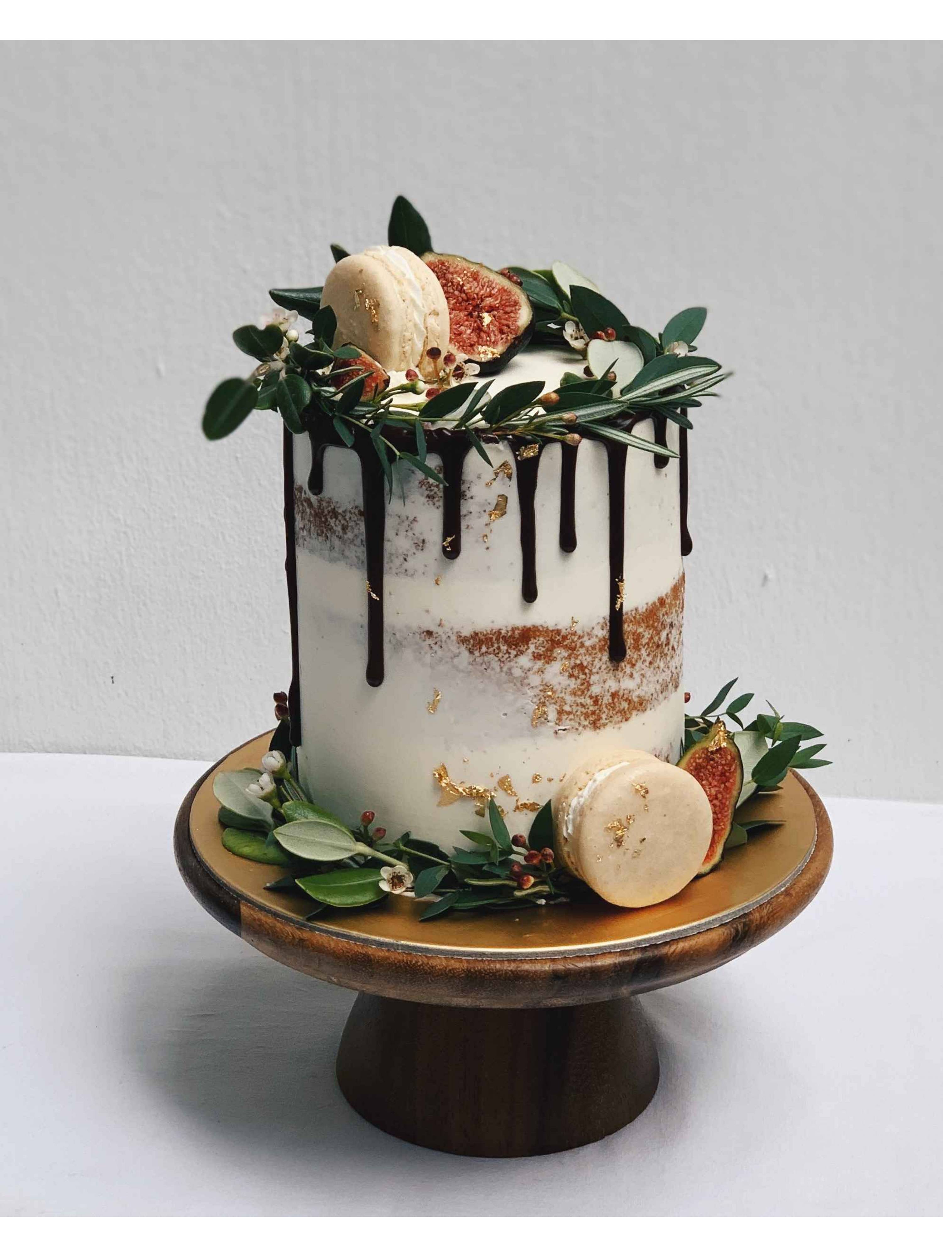 R4. Foliage Drip Rustic Cake