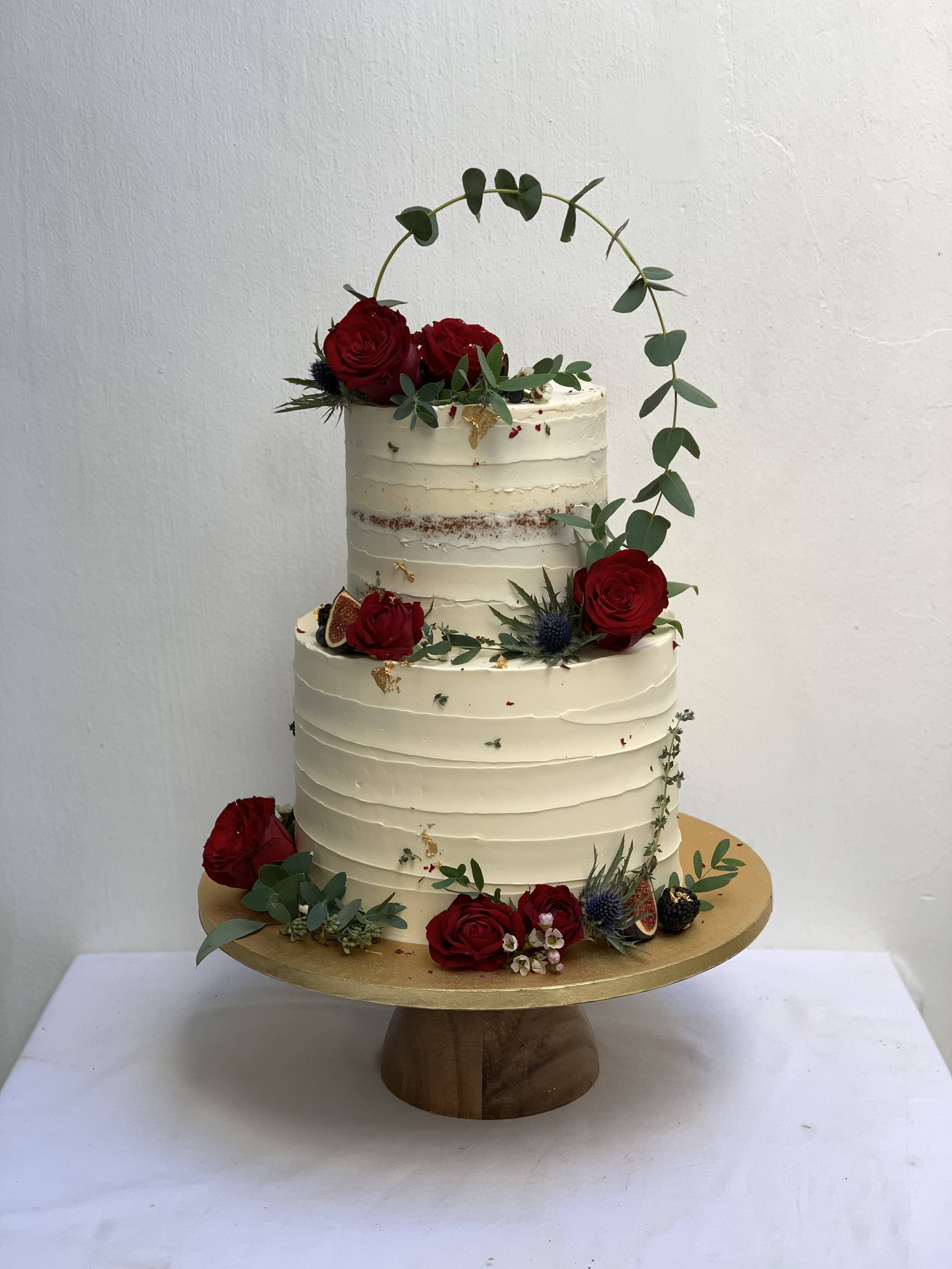 F54. Red Rustic Floral Cake