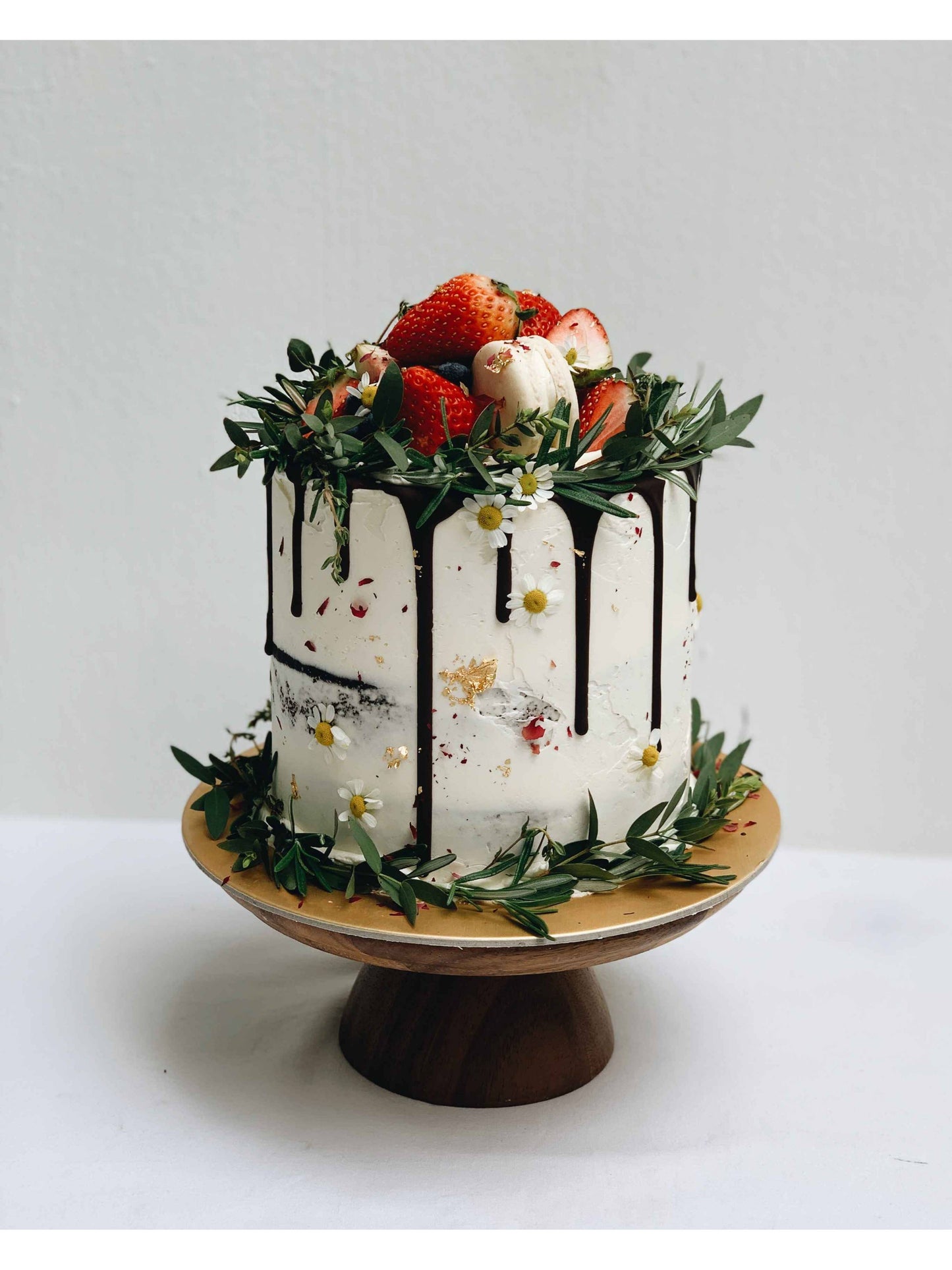 Daisy Berry Drip Cake Singapore | Sarah’s Loft
