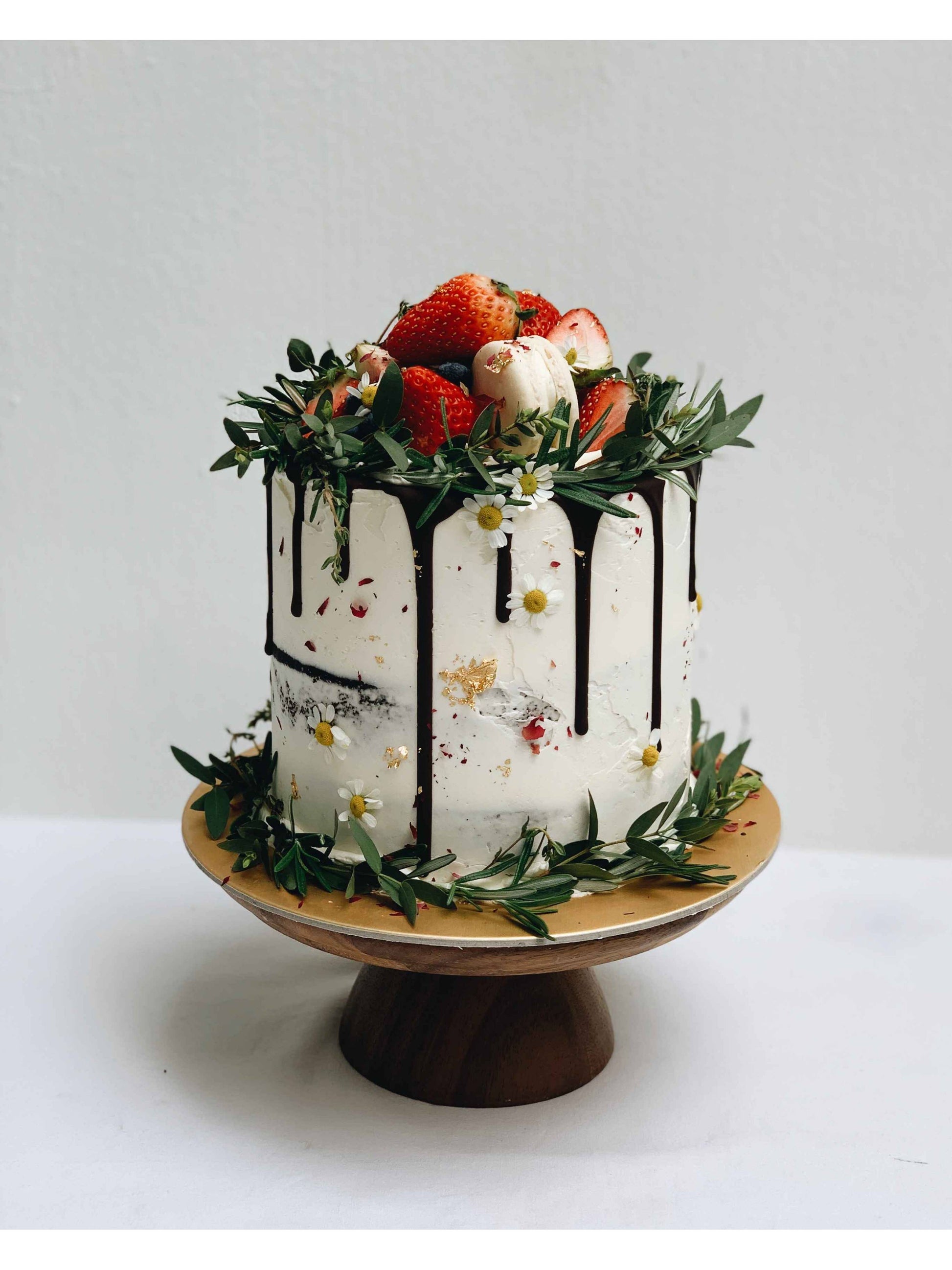 Daisy Berry Drip Cake Singapore | Sarah’s Loft